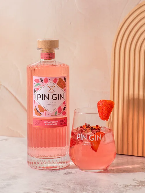 Pin Gin Strawberry Rhubarb 70cl